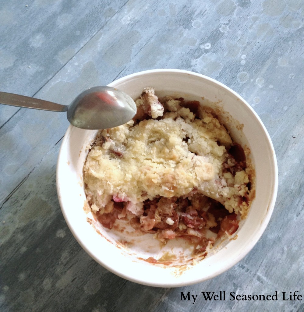 Rhubarb crumble